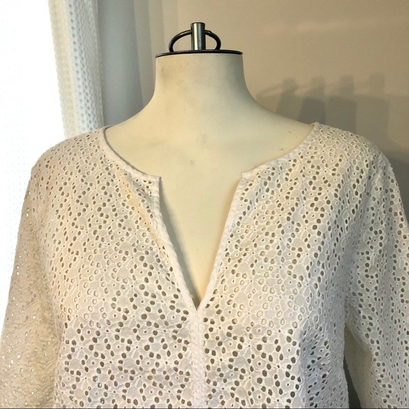 🎯3/$10 Talbots White Eyelet Lace Top Medium Petite - Picture 2 of 8